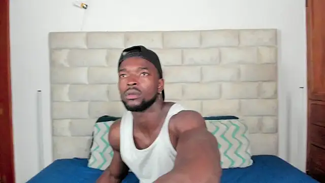 Snapshot of Dylan_Taylor chatting on December 4, 12:25 pm Dylan Taylor online show from December 4, 12:25 pm