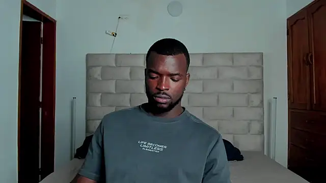 Snapshot of Dylan_Taylor chatting on December 5, 12:25 pm Dylan Taylor online show from December 5, 12:25 pm