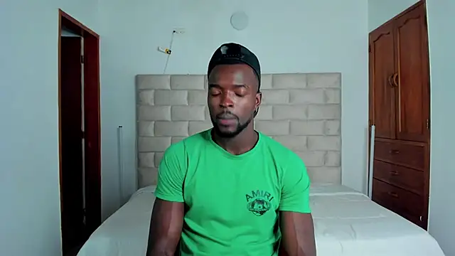 Snapshot of Dylan_Taylor chatting on December 13, 7:53 pm Dylan Taylor online show from December 13, 7:53 pm