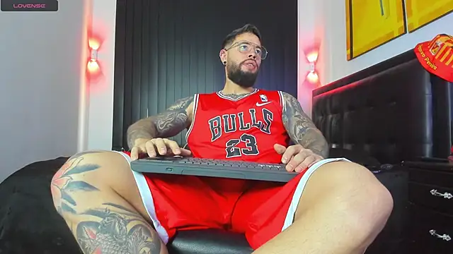 connor santtos online show from March 8, 3:13 pm