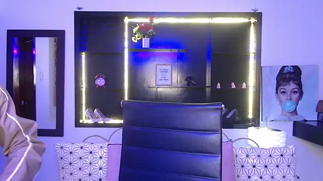 Angela Diaz  online show from January 9, 11:58 am