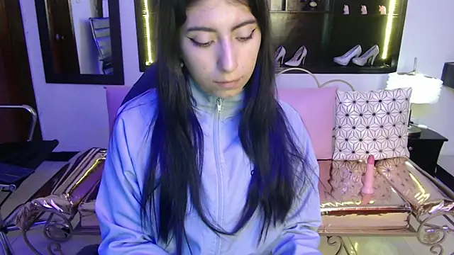 Angela Diaz  online show from January 21, 11:56 am