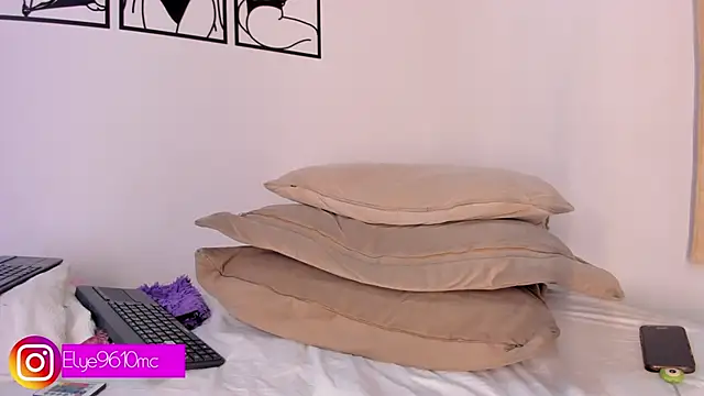 ellie mcdonald online show from April 28, 2:27 am