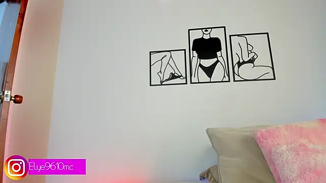 Snapshot of ellie_mcdonald chatting on July 29, 9:24 pm ellie mcdonald online show from July 29, 9:24 pm