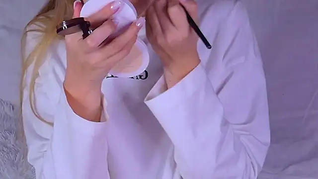 BeatriceEsmont online show from October 26, 7:20 pm