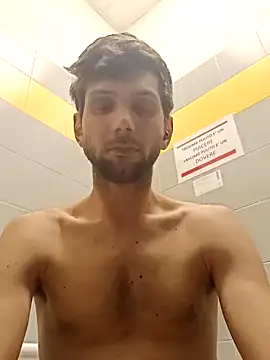 Snapshot of dariodario chatting on February 5, 5:53 pm dariodario online show from February 5, 5:53 pm