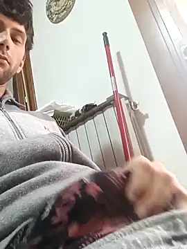 Snapshot of dariodario chatting on February 18, 9:21 am dariodario online show from February 18, 9:21 am