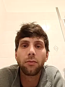 Snapshot of dariodario chatting on February 19, 10:09 pm dariodario online show from February 19, 10:09 pm