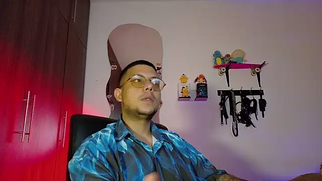 Snapshot of Nymphobuddies chatting on November 9, 2:15 pm Nymphobuddies online show from November 9, 2:15 pm