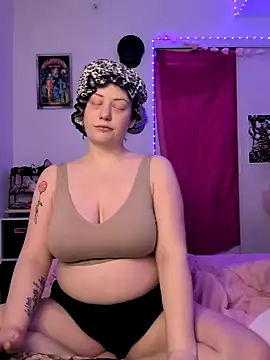 Twitchtheclownn online show from March 17, 7:39 pm