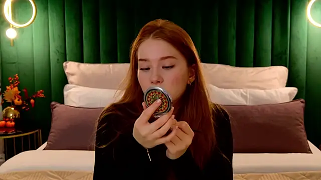 Snapshot of MichelleReid chatting on November 5, 3:06 am MichelleReid online show from November 5, 3:06 am