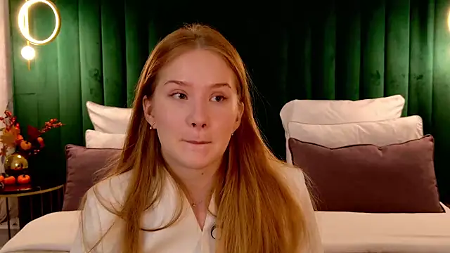 Snapshot of MichelleReid chatting on November 19, 3:17 am MichelleReid online show from November 19, 3:17 am