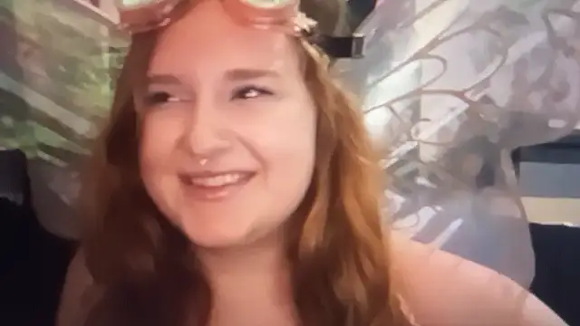 Snapshot of thickgingergoddess chatting on October 22, 4:40 pm thickgingergoddess online show from October 22, 4:40 pm
