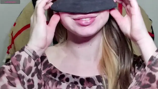 Snapshot of Mikki5P chatting on January 18, 8:19 pm Mikki5P online show from January 18, 8:19 pm