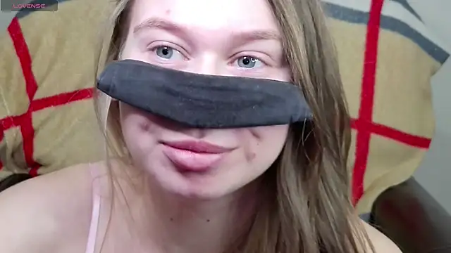 Snapshot of Mikki5P chatting on February 11, 9:14 pm Mikki5P online show from February 11, 9:14 pm