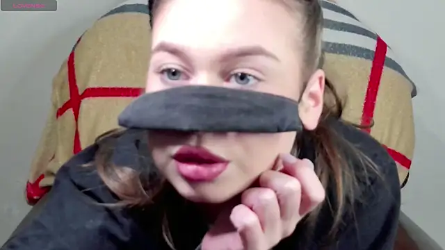 Snapshot of Mikki5P chatting on February 18, 6:04 pm Mikki5P online show from February 18, 6:04 pm