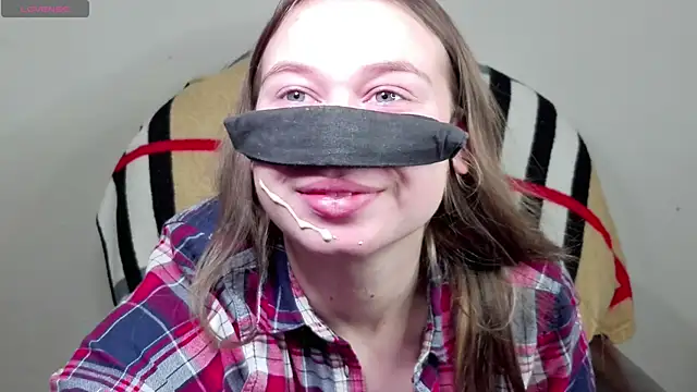 Snapshot of Mikki5P chatting on February 21, 6:04 pm Mikki5P online show from February 21, 6:04 pm