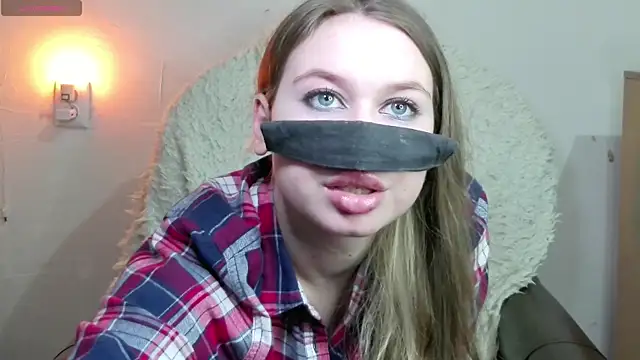 Snapshot of Mikki5P chatting on March 3, 6:01 pm Mikki5P online show from March 3, 6:01 pm