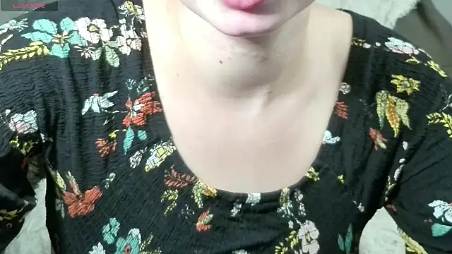 Snapshot of Mikki5P chatting on October 4, 5:44 pm Mikki5P online show from October 4, 5:44 pm