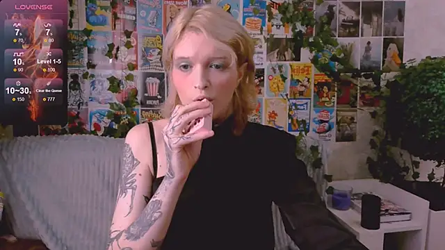 Snapshot of Simona_Rain chatting on October 24, 9:22 pm Simona Rain online show from October 24, 9:22 pm