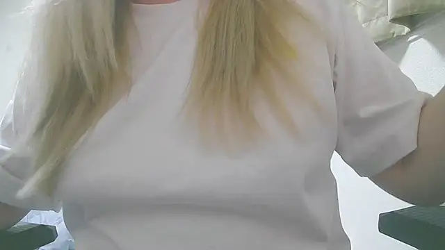 Snapshot of Remi_official chatting on August 6, 10:06 am Remi official online show from August 6, 10:06 am