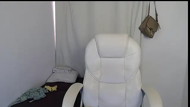 Xileny-Halliwey online show from October 2, 5:20 pm