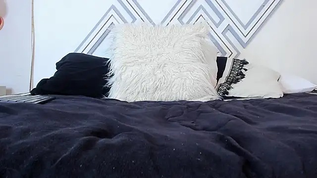 Radiant Naomi online show from March 4, 5:56 pm