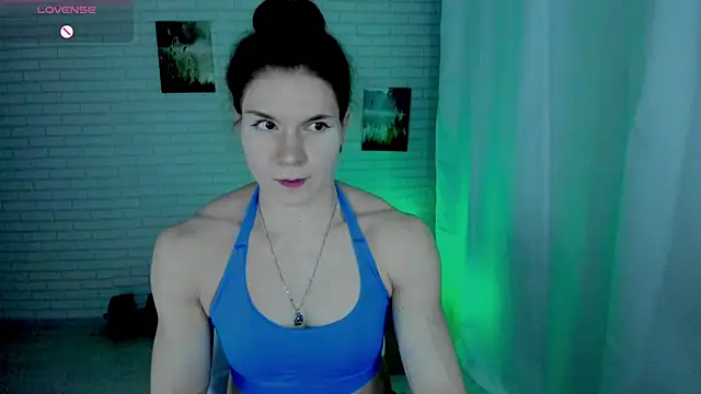 Lisa Ray online show from April 2, 10:40 pm