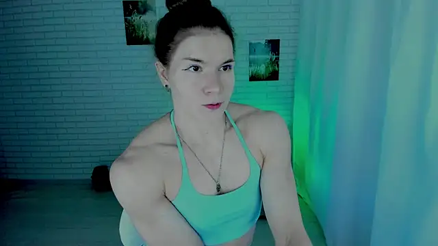 Snapshot of Lisa_Ray chatting on May 10, 4:39 am Lisa Ray online show from May 10, 4:39 am