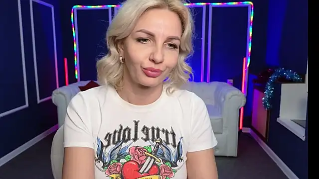 Snapshot of Barbara_Blonde chatting on January 2, 7:44 am Barbara Blonde online show from January 2, 7:44 am