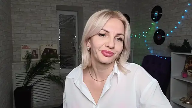 Snapshot of Barbara_Blonde chatting on February 4, 1:59 pm Barbara Blonde online show from February 4, 1:59 pm