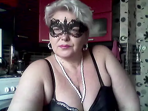 Lisa Suzie online show from March 27, 7:36 am