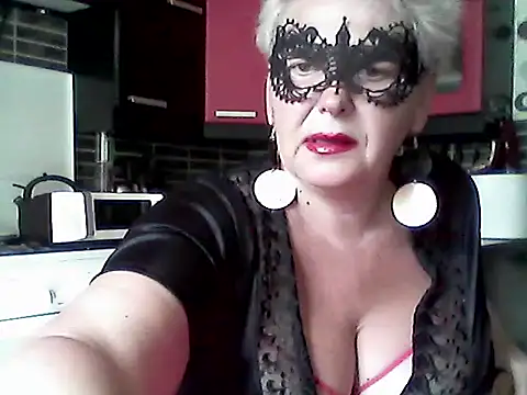 Lisa Suzie online show from June 27, 12:22 pm