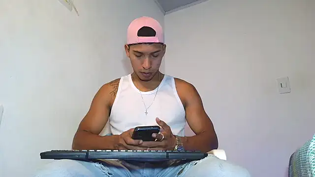 maximo vega newv online show from April 2, 8:39 pm