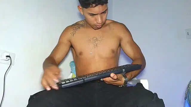 maximo vega newv online show from April 4, 9:01 pm