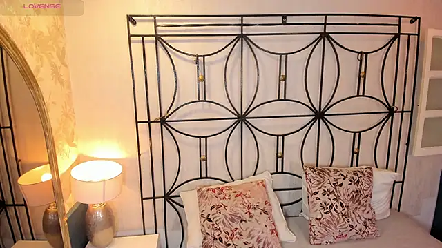 Pamela Johnsonn online show from September 23, 7:39 pm