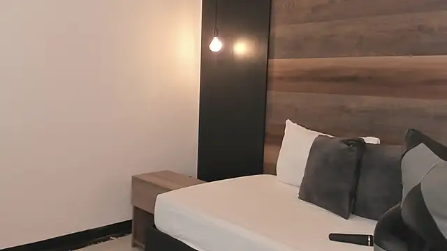 stephanya  online show from April 24, 8:22 pm