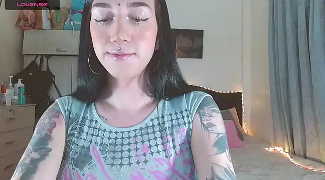 Snapshot of karla_zambrano chatting on March 19, 8:00 pm karla zambrano online show from March 19, 8:00 pm