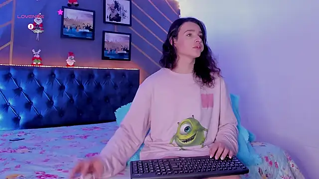 elafranco  online show from December 15, 1:57 am