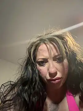 Snapshot of Hollyhudson123 chatting on March 18, 5:52 am Hollyhudson123 online show from March 18, 5:52 am