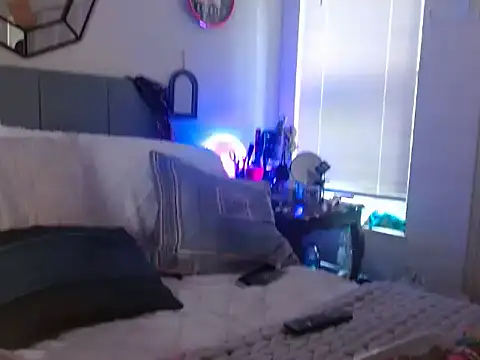 Snapshot of Hollyhudson123 chatting on September 17, 8:43 pm Hollyhudson123 online show from September 17, 8:43 pm