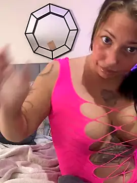 Snapshot of Hollyhudson123 chatting on September 24, 10:35 pm Hollyhudson123 online show from September 24, 10:35 pm