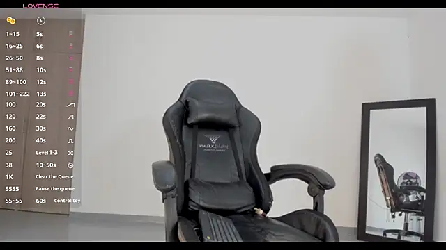 aggy castel online show from December 12, 5:04 pm