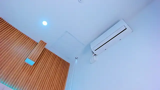 aggy castel online show from February 1, 2:26 pm