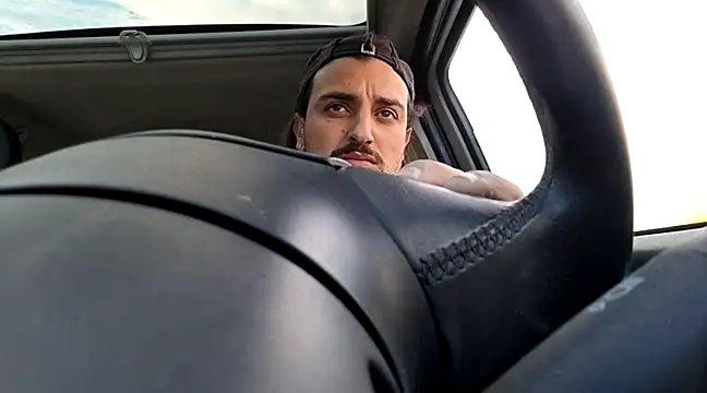 Snapshot of salvat22 chatting on March 18, 10:57 am salvat22 online show from March 18, 10:57 am