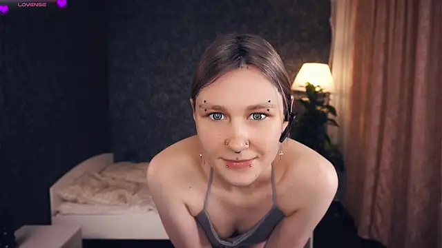 Snapshot of MoiraHavins chatting on December 14, 5:35 am MoiraHavins online show from December 14, 5:35 am