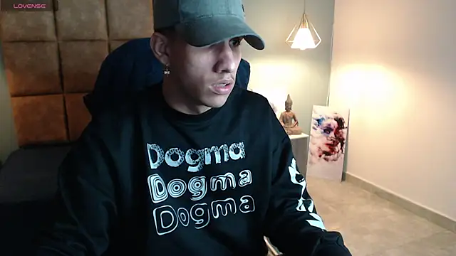 Snapshot of Jheidertwink chatting on December 23, 6:44 am Jheidertwink online show from December 23, 6:44 am