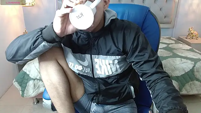 Snapshot of Jheidertwink chatting on December 27, 9:39 am Jheidertwink online show from December 27, 9:39 am