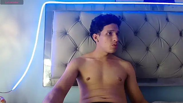 Snapshot of Jheidertwink chatting on February 9, 6:33 am Jheidertwink online show from February 9, 6:33 am