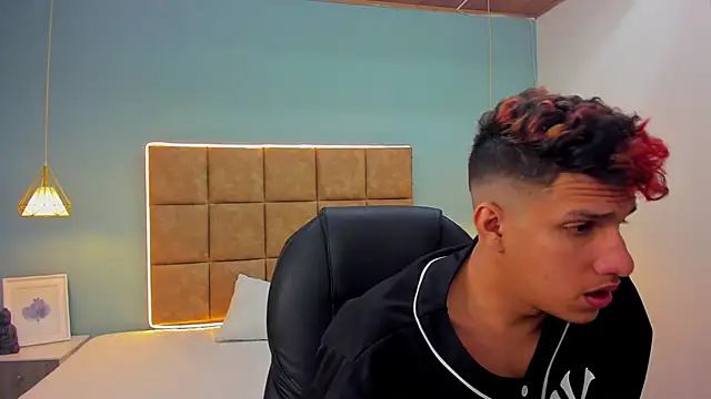 Snapshot of Jheidertwink chatting on September 29, 12:32 pm Jheidertwink online show from September 29, 12:32 pm